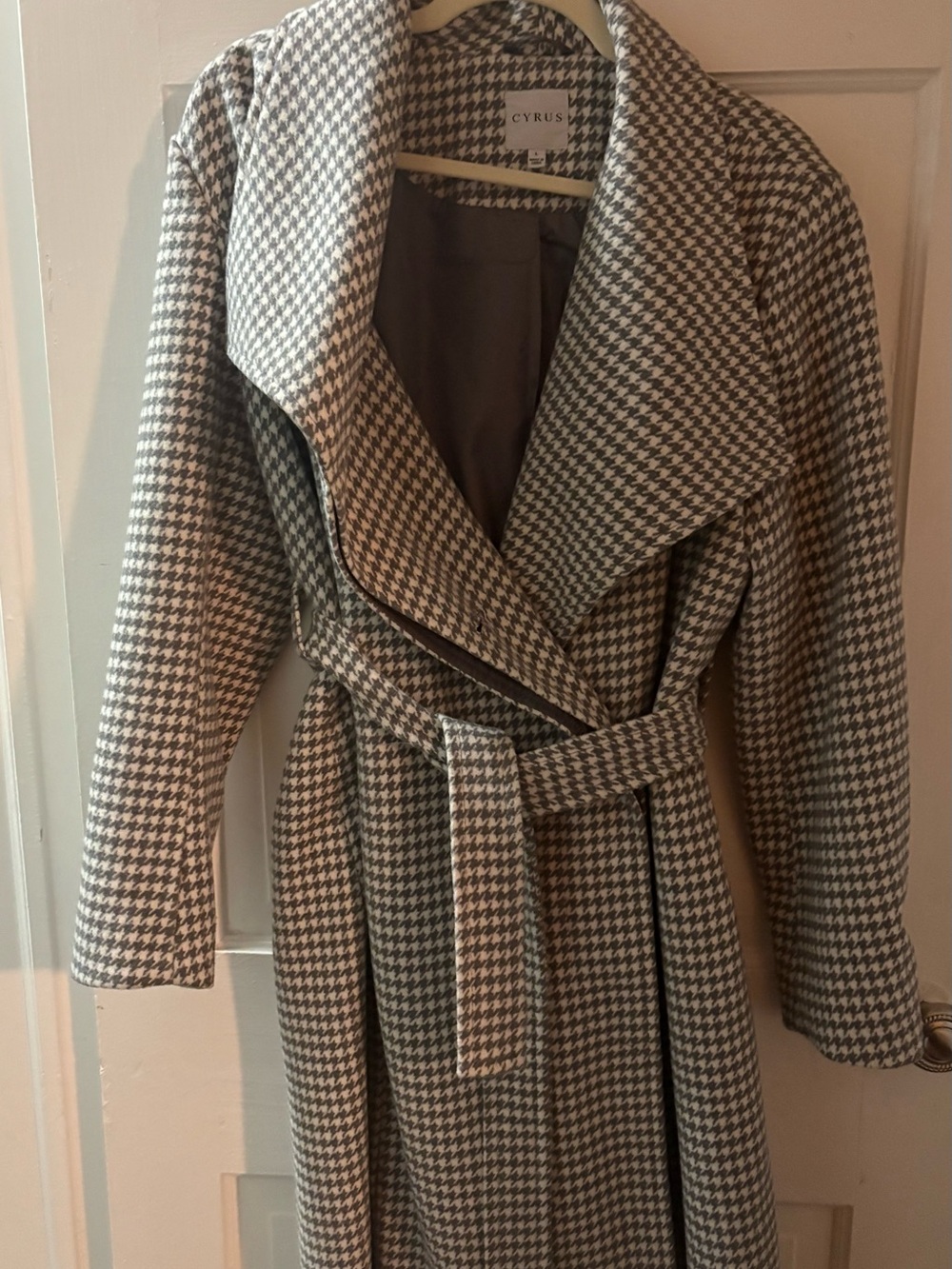 Cyrus Houndstooth Wrap Trench Coat - Gray & White